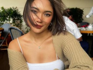 Cekricek.id - ArtiS sekaligus penyanyi cantik Marion Jola dipuji oleh netizen bukan manusia. Hal tersebut dikarenakan dirinya dianggap terlalu cantik