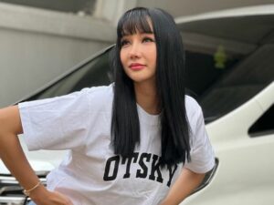 Cekricek.id - Lucinta Luna kini diperingatkan netizen akan status aslinya, ketika mengaku sebagai cewek tomboy, begini kata banyak netizen