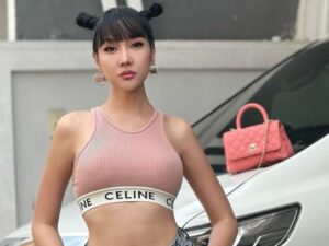 Cekricek.id - Sosok ternama Lucinta Luna kembali memamerkan sebuah foto baru berkaitan dengan style rambut barunya, disebut bidadari terbalik