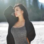 Cekricek.id - Netizen sendiri merasa sangat tertantang ketika malam melihat penampilan seksi Maria Vania. Padahal cuaca dipenuhi oleh salju tebal