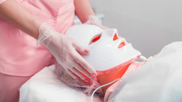 Cekricek.id - Keberadaan masker wajah magnetik selalu dipertanyakan keberadaannya apakah hal tersebut aman atau tidaknya untuk kulit.