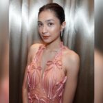 Cekricek.id - Artis sekaligus penyanyi cantik Mikha Tambayong dipuji semakin bening. Terutama saat mengenakan sebuah mini dress berwarna pink