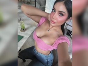 Cekricek.id - Artis Millen Cyrus dinilai memiliki bentuk tampilan tulang yang tidak pernah berubah tetap kekar, walau telah sering operasi