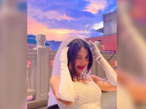 Cekricek.id - Wajah cantik Miriam Eka dipuji netizen nggak kalah cantik dengan langit biru. Apalagi tampak menawan mengenakan gaun pengantin