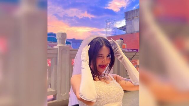 Cekricek.id - Wajah cantik Miriam Eka dipuji netizen nggak kalah cantik dengan langit biru. Apalagi tampak menawan mengenakan gaun pengantin