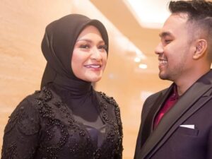 Cekricek.id - Ternyata sejak lama ibunda Nathalie Holscher sudah meminta Faris untuk menikahi anaknya sebelum dirinya meninggal dunia.