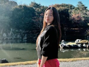 Cekricek.id - Dari segi penampilan Natasha Wilona dipuji sudah pantas menjadi seorang wanita Jepang, saat liburan ke negeri matahari terbit ini