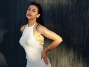 Cekricek.id - Nora Alexandra dipuji begitu totalitas oleh sejumlah netizen ketika mengiklankan produk pembesar area dada, begini katanya