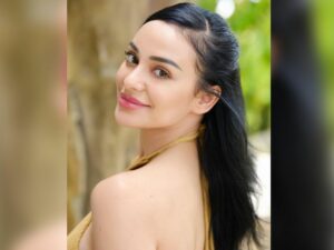 Cekricek.id - Artis cantik Nora Alexandra rupanya berhasil membuat netizen jadi berkeinginan untuk pindah ke Bali, karena terpesona padanya