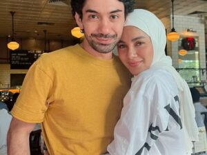 Cekricek.id - Olla Ramlan terlihat memeluk erat Reza Rahadian ketika keduanya berkesempatan bertemu, disebut hanya manasi mantan