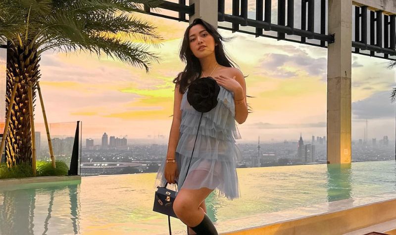 Dipuji Putih Mulus, Intip Foto Rachel Vennya Pamer Ketek di Tepi Pantai