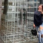 Cekricek.id - Lagi-lagi berbagai pujian didapatkan oleh transgender cantik Reva Alexa. Celana belel banyak bolongnya dipuji begitu keren