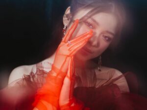 Cekricek.id - Penampilan dari Tiara Andini kini dipuji oleh netizen mirip seperti putri kayangan. Saat mengenakan sebuah dress merah