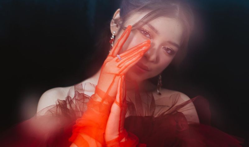 Cekricek.id - Penampilan dari Tiara Andini kini dipuji oleh netizen mirip seperti putri kayangan. Saat mengenakan sebuah dress merah