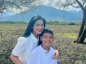 Cekricek.id - Kabar menyenangkan datang dari Titi Kamal beserta anaknya, ini sengaja mengajak sang anak untuk liburan sambil belajar.