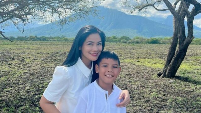 Cekricek.id - Kabar menyenangkan datang dari Titi Kamal beserta anaknya, ini sengaja mengajak sang anak untuk liburan sambil belajar.