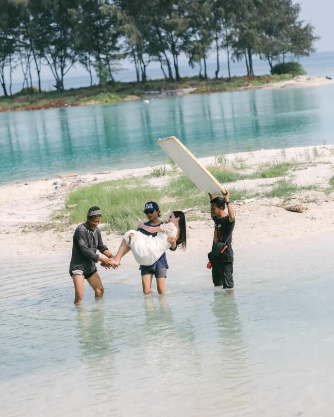 Netizen Rebutan Pengen Gendong Shandy Aulia, Berbondong Menawarkan Diri Jadi Kru Film