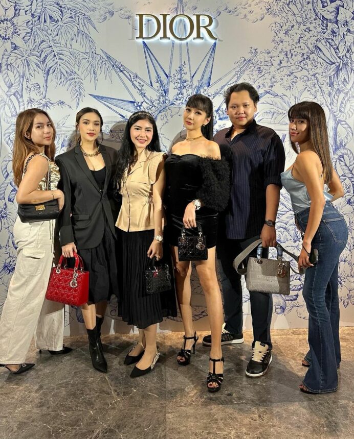 Pamer Kaki Jenjang, Lucinta Luna PD Sebagai Jisoo KW