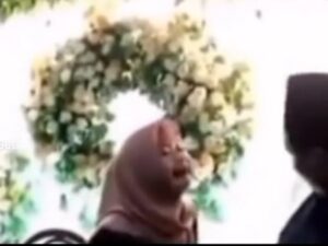 Seorang calon pengantin wanita harus merima takdir tidak jadi dinikahi calon suami karena beberapa jam sebelum akad ketahuan berselingkuh.