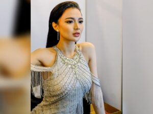 Cekricek.id - Banyak kaum pria takut ketahuan istri ketika melihat dandan Wika Salim saat sedang masak. Karena kebetulan saat itu tampak seksi
