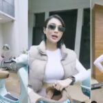 Cekricek.id - Outfit Wika Salim saat naik vespa dianggap dapat membuat badan jadi hangat. Tetapi justru buat perut kedinginan