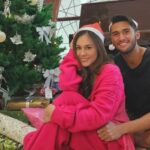 Cekricek.id - Kekasih Wulan Guritno, Sabda terlihat setia menemani dirinya dalam keadaan apapun. Termasuk menemani merayakan hari natal.
