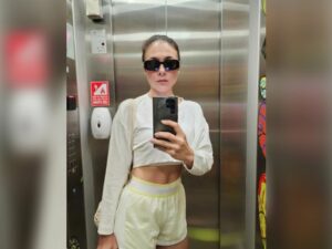 Cekricek.id - Wulan Guritno menarik kembali perhatian banyak netizen ketika mengenakan atasan berupa crop top, pamer perut atletisnya