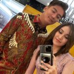 Ayu Ting Ting mengunggah potret kebersamaannya dengan artis Boy William yang tampil cantik dan juga ganteng pergi kondangan pernikahan.