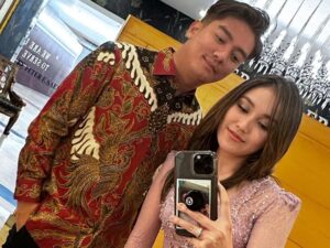 Ayu Ting Ting mengunggah potret kebersamaannya dengan artis Boy William yang tampil cantik dan juga ganteng pergi kondangan pernikahan.