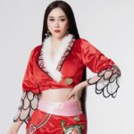 Aura Kasih baru saja mencuri perhatian publik dengan unggahan foto seksinya yang ikut merayakan tahun baru Imlek dengan memakai baju seksi.