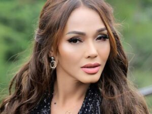 Bunda Corla hebohkan jagat maya pengakuannya lebih memilih tinggal di Jerman dan bekerja seperti biasanya dari pada menjadi artis di Indonesia.