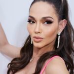 Bunda Corla mengunggah potret cantiknya dimake over Ivan Gunawan, wajahnya pun terlihat lebih awet muda dan dinilai seperti artis hollywood.