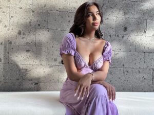 Millen Cyrus mengunggah beberapa foto cantik dan seksinya di laman Instagram pribadinya yang mencuri perhatian warganet di media sosial.
