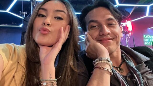 Aktor tampan Jefri Nichol kembali mengunggah potret mesranya bareng aktris cantik Caitlin Halderman yang langsung mencuri perhatian warganet.