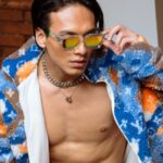 Aktor tampan Jefri Nichol i hebohkan jagat maya dengan unggahan potret seksinya yang memperlihatkan perut sixpacknya pada followers.