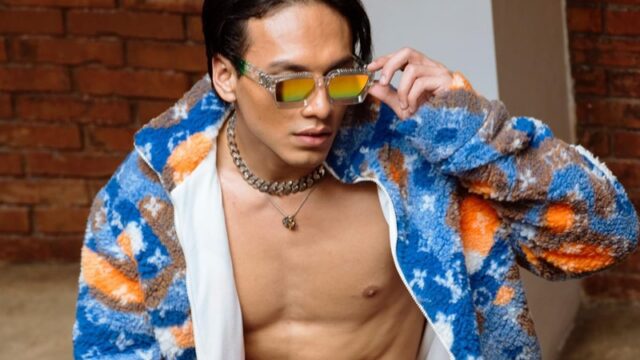 Aktor tampan Jefri Nichol i hebohkan jagat maya dengan unggahan potret seksinya yang memperlihatkan perut sixpacknya pada followers.