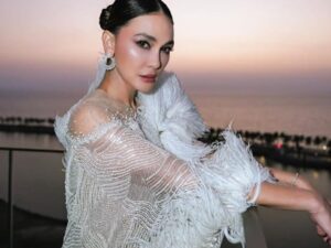 Aksi Luna Maya yang mengunggah video di instastory pribadinya akun Tiktoknya yang memperkirakan akan enikah pada usia 44 tahun.