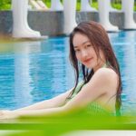 Natasha Wilona tuai pujian warganet potret seksinya mandi di sebuah kolam renang mewah mencuri perhatian publik dan menuai komentar.