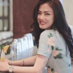 Artis pendatang baru Nita Gunawan mengunggah video cantiknya yang memakai baju ketat hingga membentuk lekuk tubuhnya yang body goals.