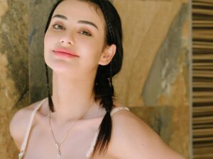 Nora Alexandra hebohkan jagat maya dengan unggahan foto seksinya yang memperlihatkan belahan dadanya yang aduhai, Senin (23/01/2023).