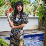 Raline Shah hebohkan jagat maya unggahan potretnya yang mengenakan baju seksi dan poni selamat datangnya disebut mirip Lisa Blackpink.