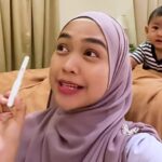 Ria Ricis membagikan videonya yang sedang memperlihatkan sebuah testpack, lantas apakah Ria Ricis tengah mengandung anak kedua?