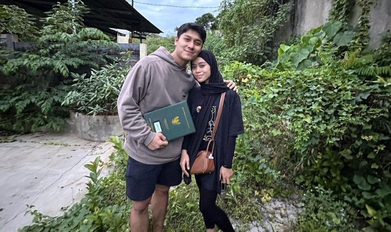 Cekricek.id - Rizky Billar memamerkan bahwa dirinya berhasil membeli tanah seluas 1300 m secara tunai, karena sadar diri menumpang hidup