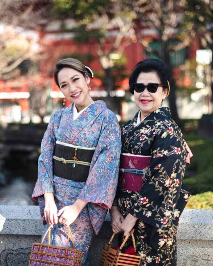 Intip Kecantikan BCL Dibalut Kimono, Pesonanya Khas Wanita Asia Banget