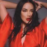 Sophia Latjuba belum lama ini mencuri perhatian publik dengan unggahan fotonya yang mengenakan dress serba merah yang terlihat mempesona.