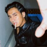Cekricek.id – Abidzar Al-Ghifari, sepanjang kariernya sudah banyak membintangi berbagai judul web series. Terlebih di tahun 2022 kemarin yang membuat namanya semakin melejit dan dikenal oleh banyak orang. Tentu tak sedikit juga yang menanti-nanti akting terbaru yang akan ditampilkan putra sulung mendiang Uje itu selama tahun baru ini.
