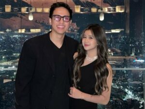 Cekricek.id – Brisia Jodie akhirnya terang-terangan memamerkan sosok pria yang berstatus sebagai kekasihnya saat ini. Dalam unggahan terbaru di laman media sosialnya, penyanyi bertubuh mungil itu terlihat mesra menggandeng lengan sang pacar yang dipuji karena memiliki paras tampan dan bertubuh tinggi.