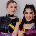 Cekricek.id – Ziva Magnolya membawakan kembali lagu “Fall In Love Alone” dengan berduet bersama penyanyi aslinya yaitu, Stacey Ryan. Keduanya bahkan menggarap kembali video musik baru dengan tema yang ceria dan penuh warna. Tentunya kedua penyanyi muda tersebut berhasil memberikan penampilan terbaik hingga mendapatkan banyak respon positif dari penggemar.