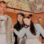 Cekricek.id – Cassandra Lee menghabiskan liburan natal dan tahun barunya bersama dengan keluarga tercinta yaitu ayah dan ibu. Terlihat dari unggahan terbaru yang dibagikan, begitu banyak momen kebersamaan mereka yang tertangkap kamera. Bahkan satu fakta yang baru diketahui adalah hubungan dengan orang tuanya yang begitu manja dan lengket.