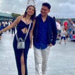 Cekricek.id – Aktris cantik Acha Septriasa tampil dengan gaun unik dalam unggahan terbarunya di Instagram. Dia mengenakan gaun panjang dengan belahan tinggi dan bagian perut yang terbuka seperti bolongan. Lewat penampilannya itu, ada banyak netizen yang mengungkapkan pujiannya karena merasa aktris idola mereka sangat cantik dan juga seksi.